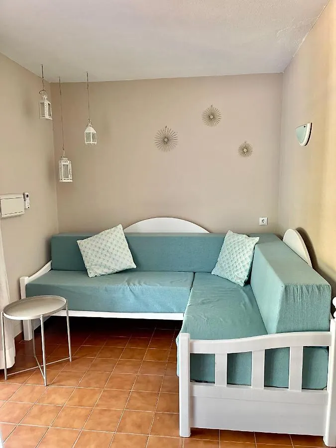 Bonito Apartamento Con Terraza, Jardin Y Piscina Cala en Bosc